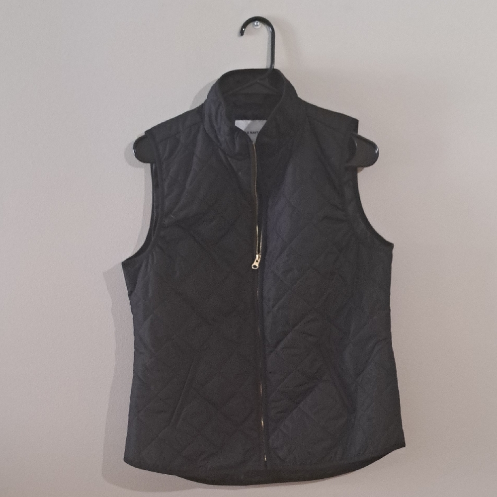 EUC  Old Navy Black Quilted Vest